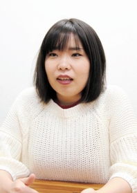臓器提供に向けた家族の話し合いを振り返る福岡紗妃さん＝大阪市内