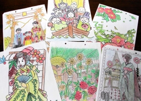 稲見なみゑさんが手掛けた塗り絵の作品。「母は手先が器用でした」と黒崎待子さん＝加東市
