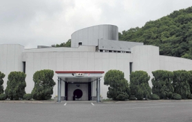 建て替えが検討されている火葬場「鵯越斎場」＝神戸市北区山田町下谷上