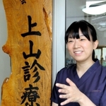 山上の集落に移住し、診療所を開設した玉井友里子さん＝岡山県美作市上山