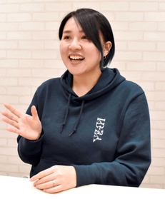 大人の都合で子どもが苦しまないために。「自分ができることはしたい」とユーチューブ発信を続けるシオリーヌさん＝神奈川県内