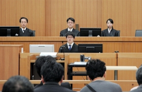 神戸・長田女児殺害事件で殺人罪などに問われた君野康弘被告の初公判が開かれた＝７日午前、神戸市中央区の神戸地裁（代表撮影）