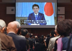 ビデオメッセージで憲法改正を訴える安倍首相＝３日、東京都千代田区