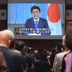ビデオメッセージで憲法改正を訴える安倍首相＝３日、東京都千代田区