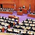 兵庫県議会の本会議場。１６日からの定例議会では約１カ月間にわたり、知事の予算案の提案説明や、議員側の質問などが繰り広げられる