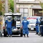 心中とみられる現場に駆け付けた捜査員。兵庫県内でも自殺や心中は後を絶たない＝三木市内