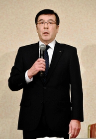 神戸製鋼所の新社長就任会見に臨んだ山口貢氏＝東京都内