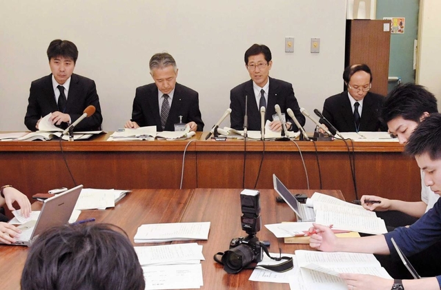 聞き取りメモの隠蔽を認めた神戸市教育委員会の記者会見＝３日、神戸市役所