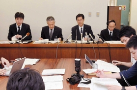 聞き取りメモの隠蔽を認めた神戸市教育委員会の記者会見＝３日、神戸市役所