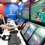 サッカーＷ杯ロシア大会で導入されたＶＡＲの視聴覚室。映像を確認するモニターなどが並ぶ＝モスクワ