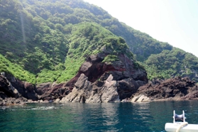 奇岩が並ぶ但馬御火浦（みほのうら）＝兵庫県新温泉町三尾
