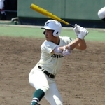 走攻守の三拍子そろった遊撃手として上位指名が予想される報徳の小園海斗選手。１位指名ならくじで行き先が決まるかも？＝姫路市、ウインク球場