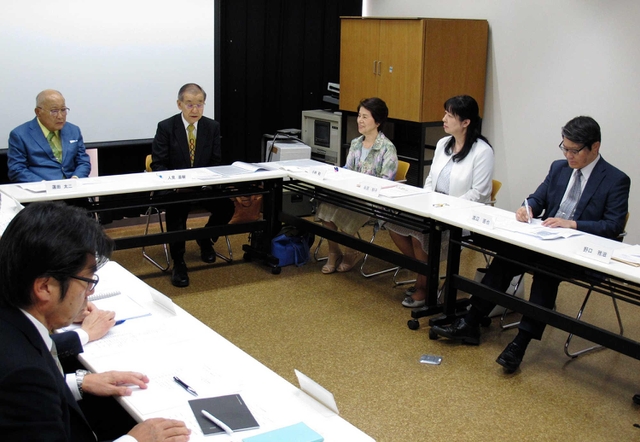 神戸市北区の助産院に面談型の相談窓口設置を決めたＮＰＯ法人の理事会＝京都市左京区