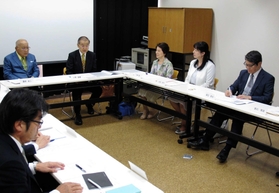 神戸市北区の助産院に面談型の相談窓口設置を決めたＮＰＯ法人の理事会＝京都市左京区