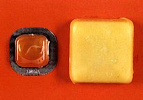 イノシシの豚コレラ対策に使われるワクチン入りの餌（Ｍｅｉｊｉ　Ｓｅｉｋａファルマ・農林水産省提供）