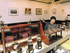 約７００回の展覧会が開かれた店内＝加古川市加古川町溝之口