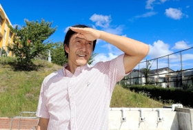 ハンドボール部に所属していた中学時代について語る朝原宣治さん＝神戸市北区山田町小部（撮影・鈴木雅之）