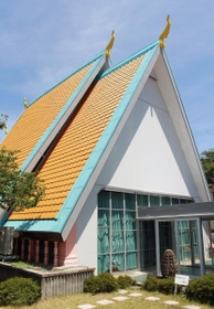 大阪万博後、移設し、集会所として再利用されている「カンボジア館」＝神戸市北区広陵町２