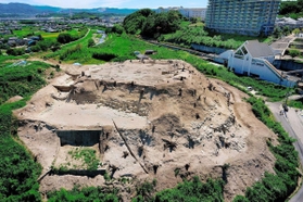 松原城跡西側の発掘調査現場＝北区道場町日下部（神戸市教委提供）