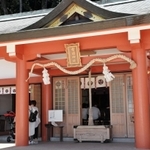 石標には「有馬」の名前が使われていた有間神社＝北区有野町有野