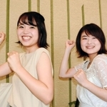 鈴蘭台のまちを歩いた歳内愛満さん（左）と宮崎愛韻さん