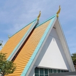 大阪万博後、移設し、集会所として再利用されている「カンボジア館」＝神戸市北区広陵町２
