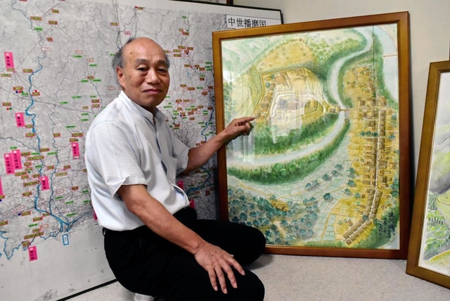 ３００以上の城を測量した木内内則さん＝神戸市北区