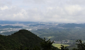 丹生神社から眼下に広がる北区の住宅街