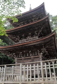 六條八幡宮の三重塔＝神戸市北区山田町中