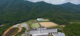 みのたにグリーンスポーツホテル全景＝神戸市北区山田町原野