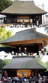 【上】下谷上農村歌舞伎舞台【中】上谷上農村歌舞伎舞台【下】小河農村歌舞伎舞台（いずれも神戸市提供）