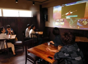 関西初のｅスポーツ観戦バー「バル・デ・ゴザール」の店内＝北区有馬町