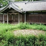 神社境内にある土俵