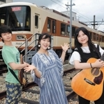 バンド「半熟ＢＬＯＯＤ」の（左から）将大さん、菜つ美さん、葵さん＝神戸市北区山田町下谷上、北神急行電鉄