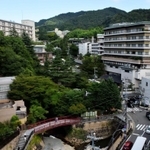 「日本三古湯」の一つに数えられる有馬温泉街＝神戸市北区有馬町（有馬御苑から撮影）