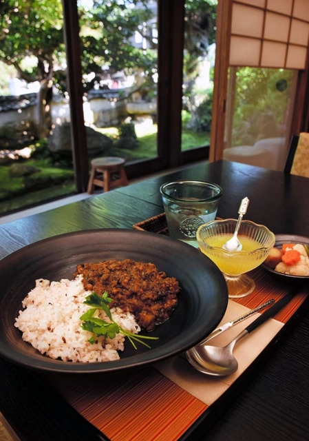 あまりのおいしさに檀家たちの間で話題となった特製ドライカレー＝神戸市北区、茶坊ｃｉｔｔａ（チッタ）