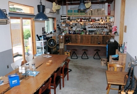 おしゃれなカフェ＆バー。朝から晩まで楽しめる＝神戸市北区有馬町