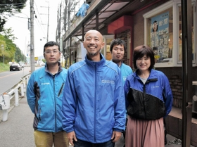 箕谷神戸北町専売所の社員ら＝北区山田町下谷上