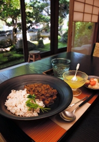あまりのおいしさに檀家たちの間で話題となった特製ドライカレー＝神戸市北区、茶坊ｃｉｔｔａ（チッタ）