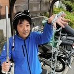 配達のためにチェーンと鉄の棒を常備する本紙北神ニュータウン専売所＝神戸市北区京地２