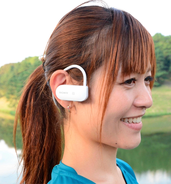 ソニーのイヤホン型端末「スマートビートレーナー」