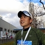 初マラソン初完走。亡き父と兄への思いを口にする川口裕市さん＝１５日午後、神戸市中央区港島中町６（撮影・大森　武）