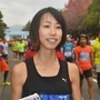 手作りの給水ボトルを手に、神戸マラソンを振り返る松岡友美さん＝２０日午後、神戸市中央区港島中町６（撮影・笠原次郎）