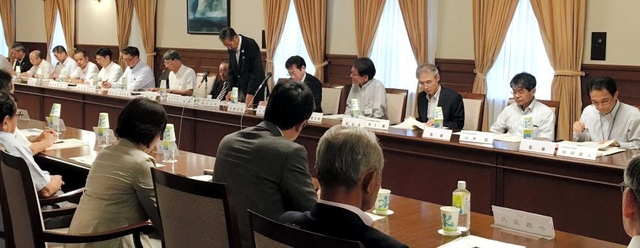 コースの一部変更などが報告された神戸マラソン実行委の第１回総会＝神戸市中央区、兵庫県公館
