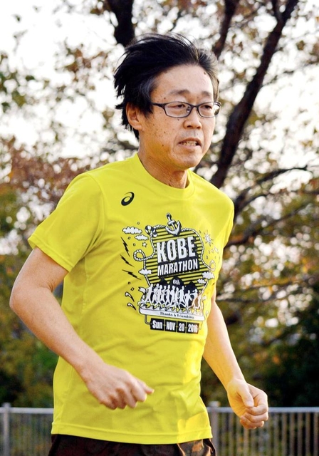 「タイムよりも走ることが大事」。本番に向け練習する多田豊さん＝神戸市東灘区向洋町中、神戸市立六甲アイランド高校