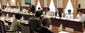 コースの一部変更などが報告された神戸マラソン実行委の第１回総会＝神戸市中央区、兵庫県公館