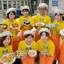 ランナー向けにチーズを使った栄養豊富な料理レシピを考案した学生ら＝神戸学院大有瀬キャンパス