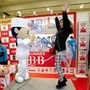 特設ブースでゲームを楽しむ参加者＝神戸国際展示場（撮影・山崎　竜）