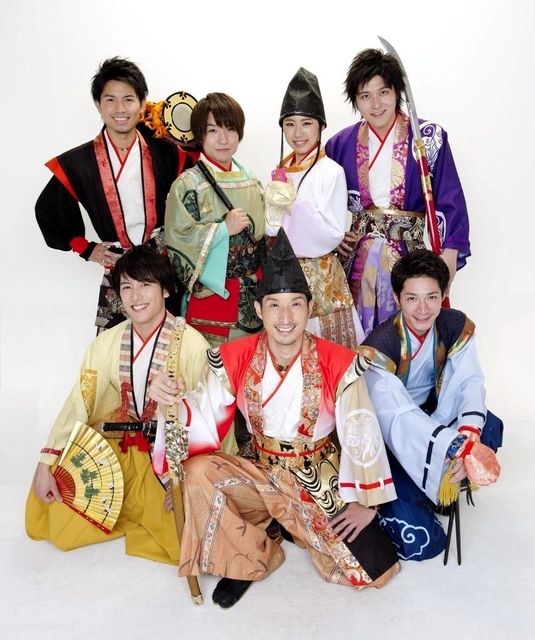 神戸・清盛隊のメンバー「重盛」（前列左）と「ＧＩＯＮ」（後列右から２人目）