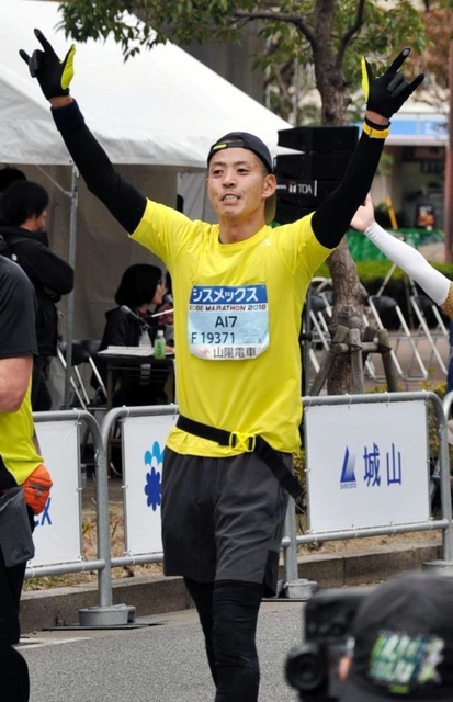 障害のある長女を思い、初マラソンに挑んだ福田真司さん。完走後は「もう一度出たい」＝神戸市中央区港島中町６